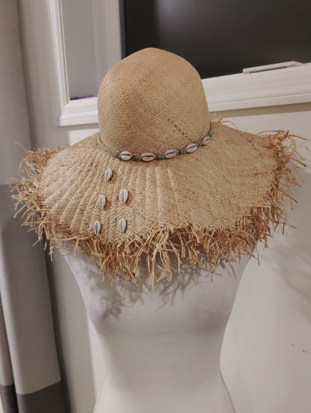 Tirabasso Raphia Natural Straw Beach Sun Hat Shell Accents Adjustable Strap Y2K